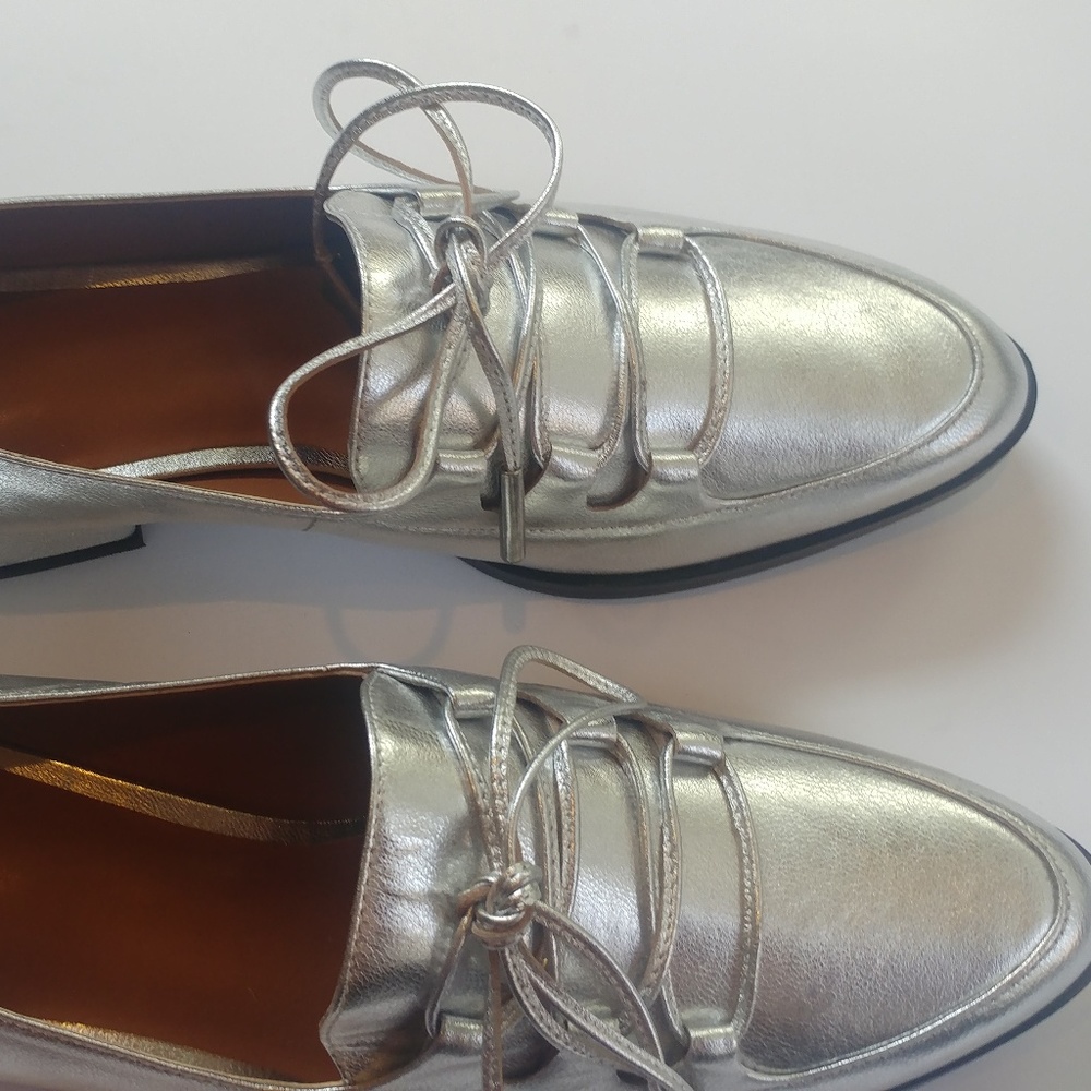 New Halston Heritage Lace up Metallic Leather Flat